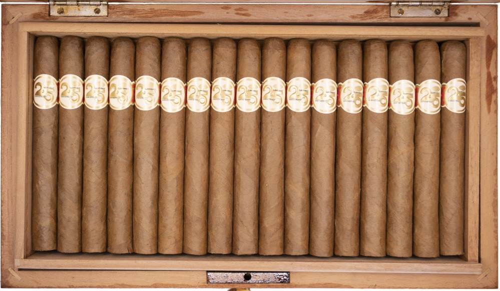 Cubatabaco 25 Aniversario Humidor packaging