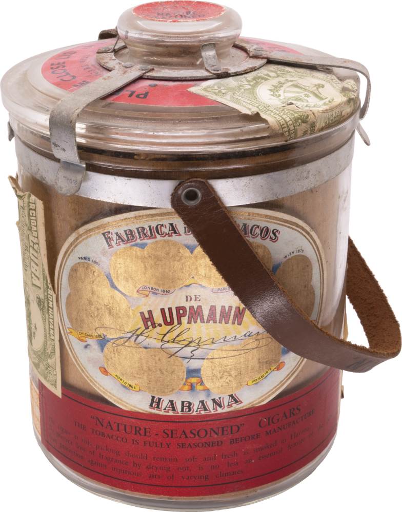 H. Upmann Petit Coronas packaging