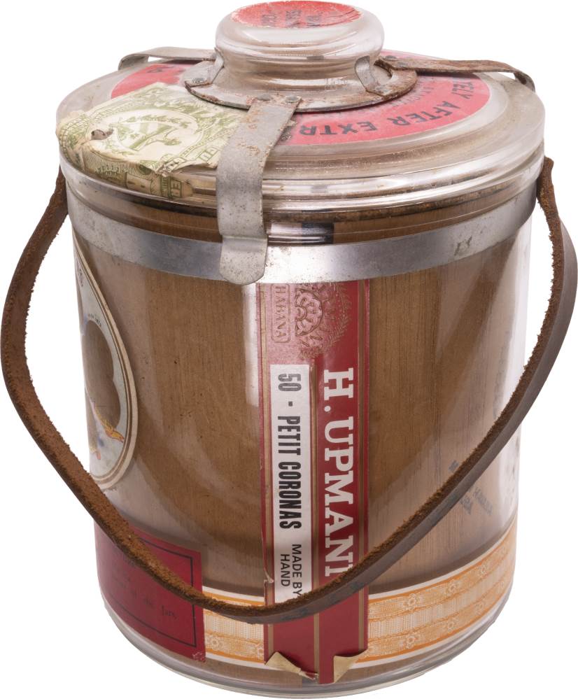 H. Upmann Petit Coronas packaging