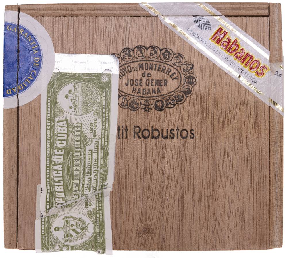 Hoyo de Monterrey Petit Robustos packaging