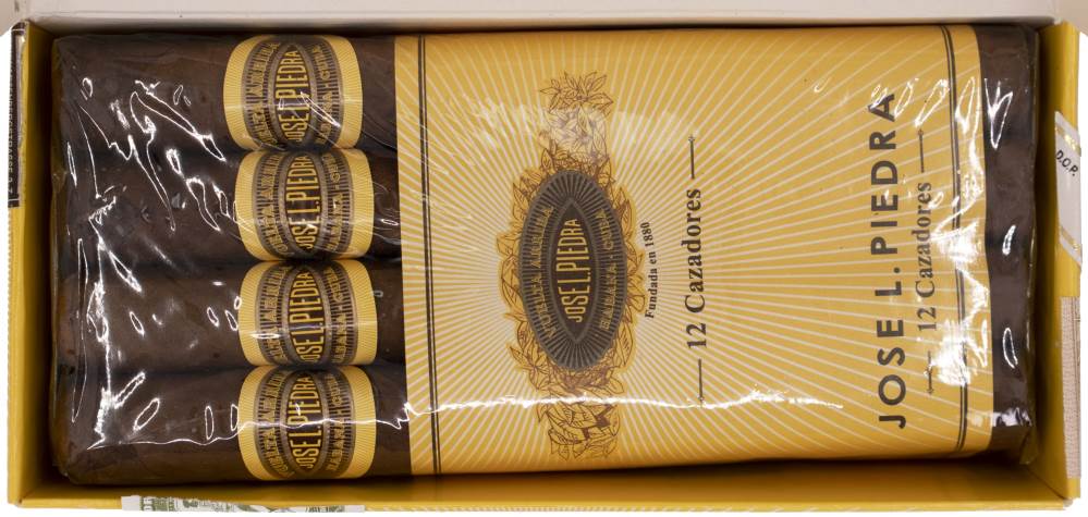 José L. Piedra Cazadores packaging