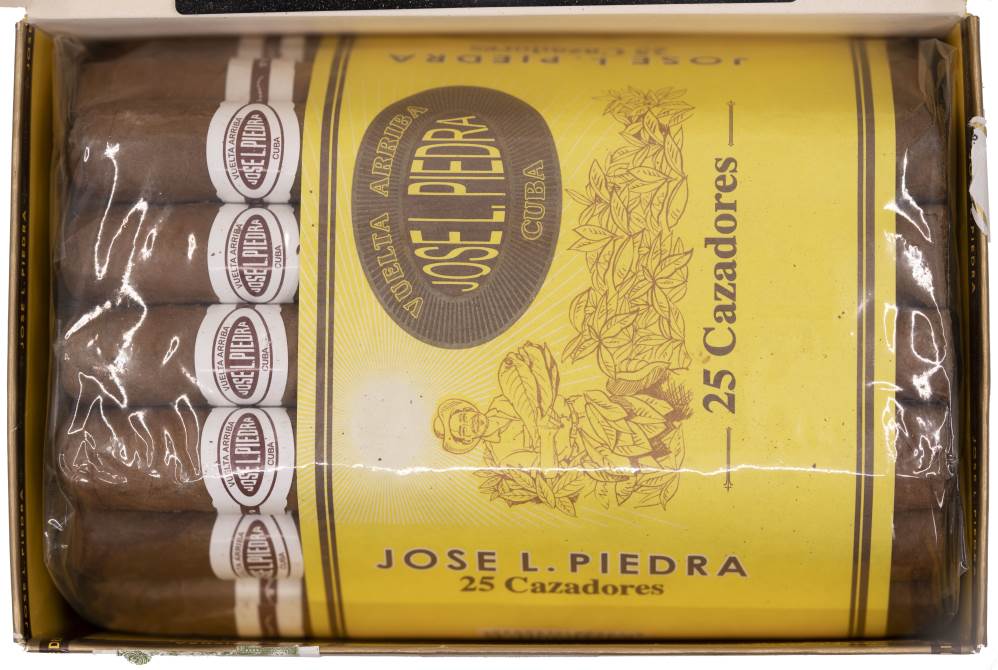 José L. Piedra Cazadores packaging
