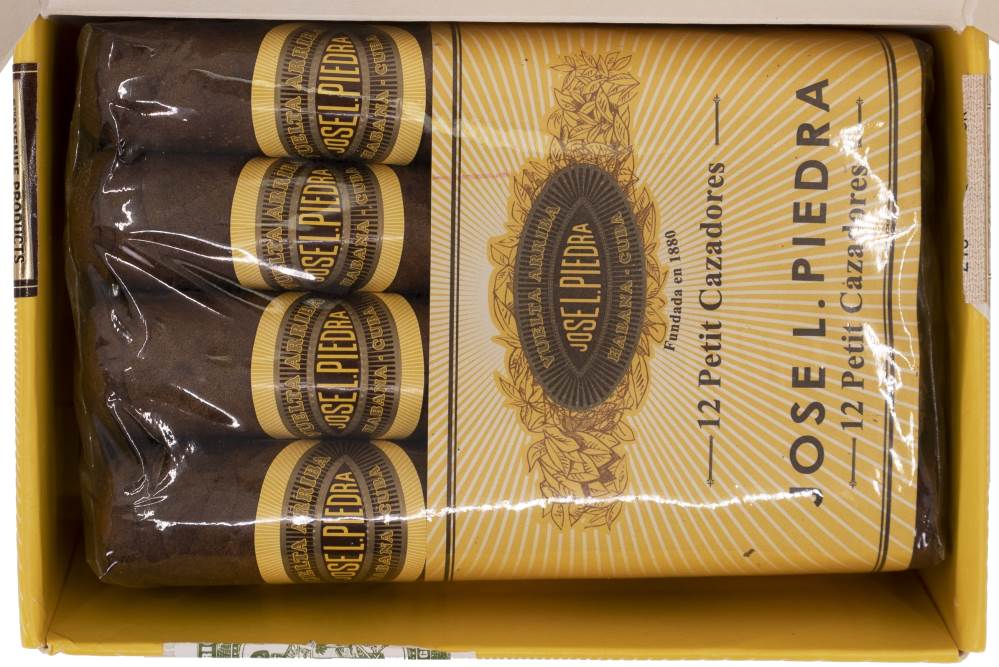 José L. Piedra Petit Cazadores packaging