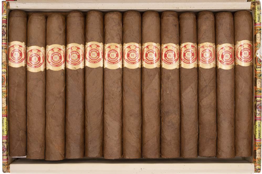 Punch Petit Coronas del Punch packaging