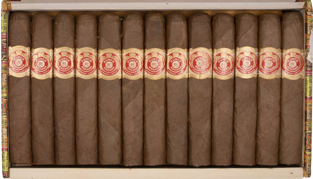 Punch Trés Petit Coronas packaging