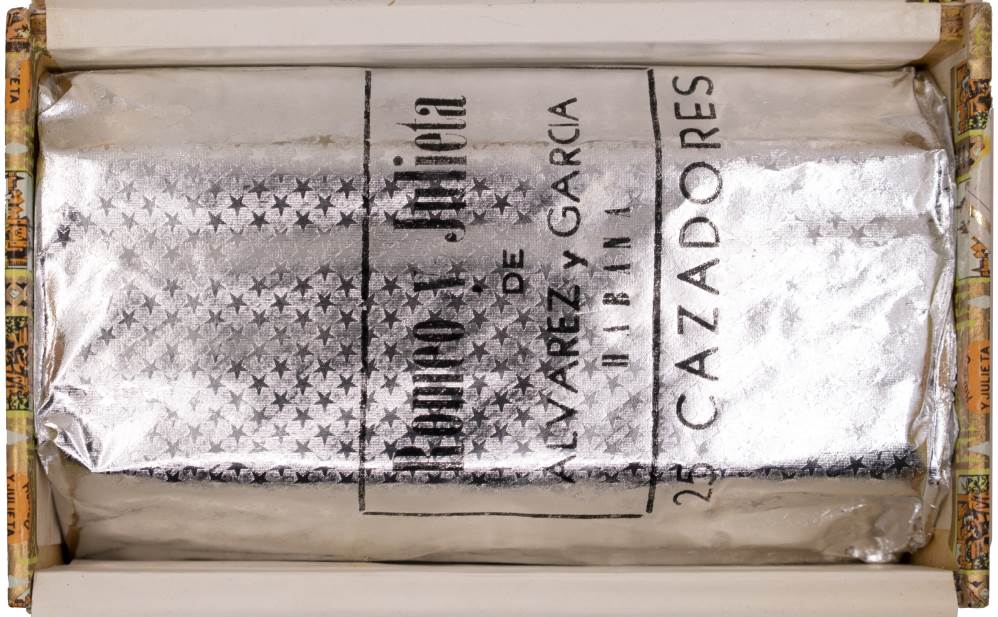 Romeo y Julieta Cazadores packaging