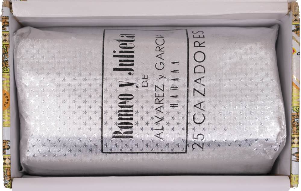 Romeo y Julieta Cazadores packaging