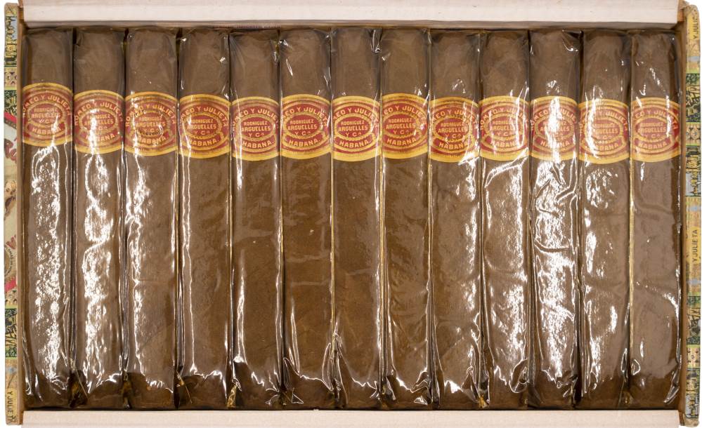 Romeo y Julieta Celestiales Finos packaging