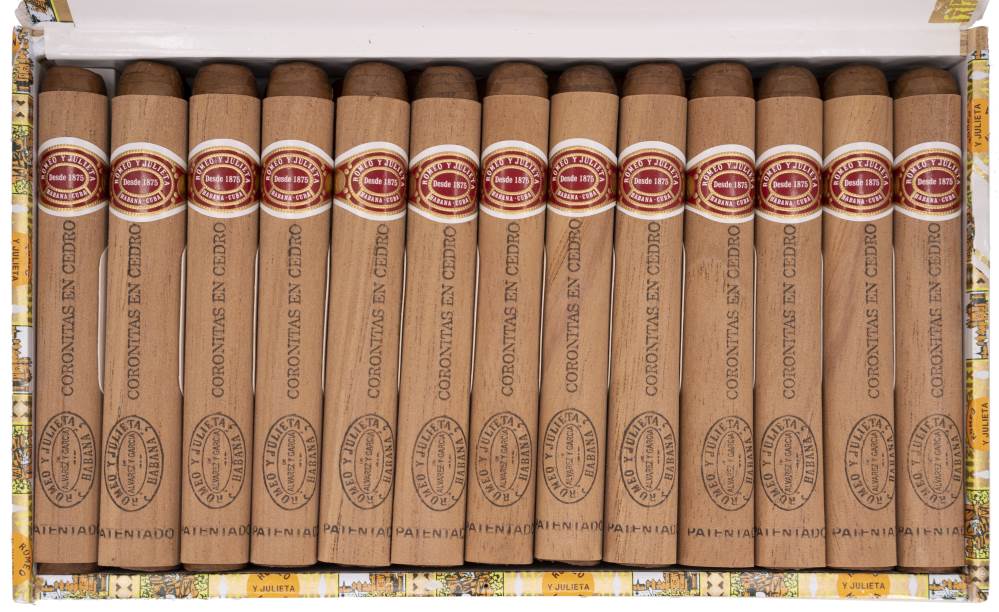 Romeo y Julieta Coronitas en Cedro packaging