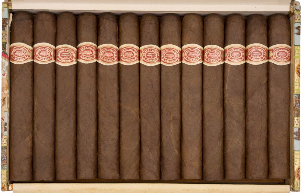 Romeo y Julieta Petit Coronas packaging