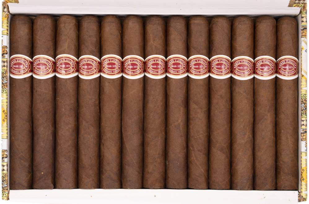 Romeo y Julieta Petit Coronas packaging