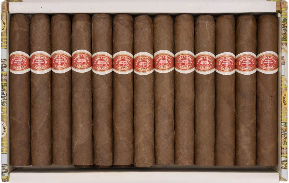 Romeo y Julieta Trés Petit Coronas packaging