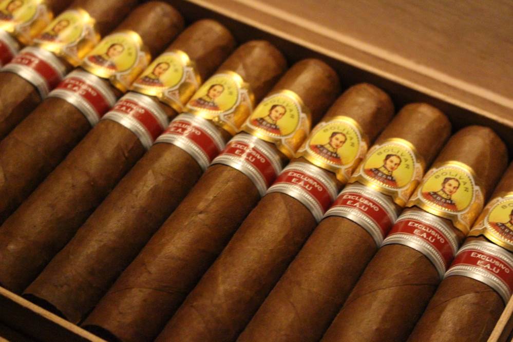 Bolívar Edición Regional Emiratos Arabes Unidos packaging