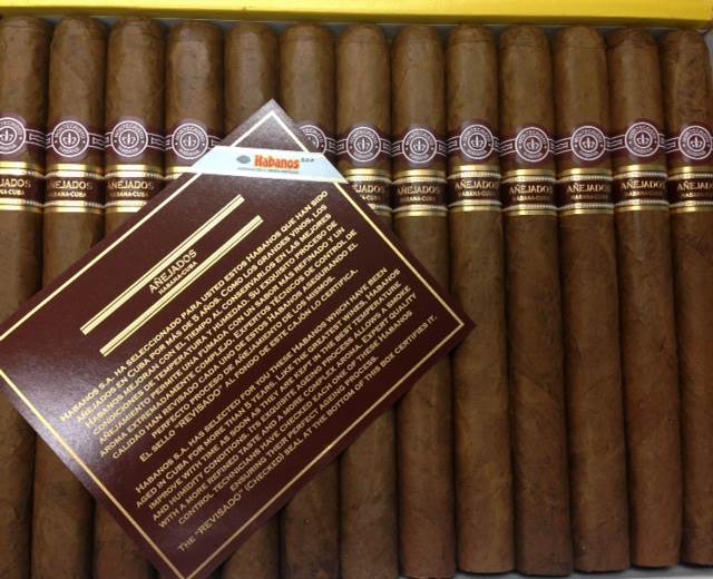 Montecristo Habanos Añejados packaging